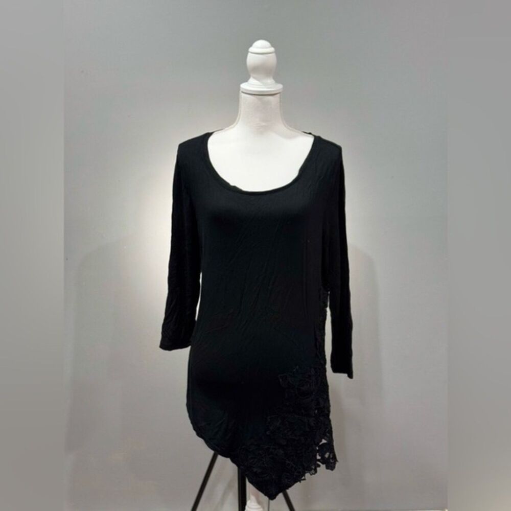 CLEARANCE! Black Rose + Olive Embroidered Top Size L EUC